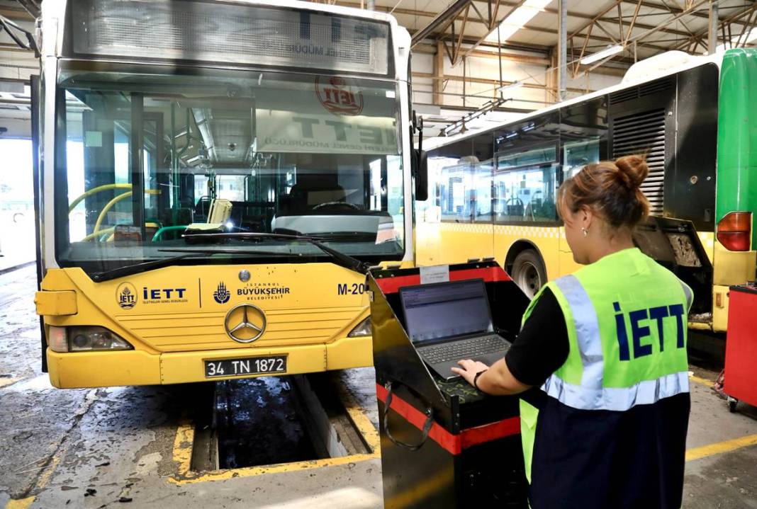 Kadınlar artık sadece direksiyon başında değil, otobüslerin kalbinde! İETT, kadınlara kapılarını sonuna kadar açıyor 1